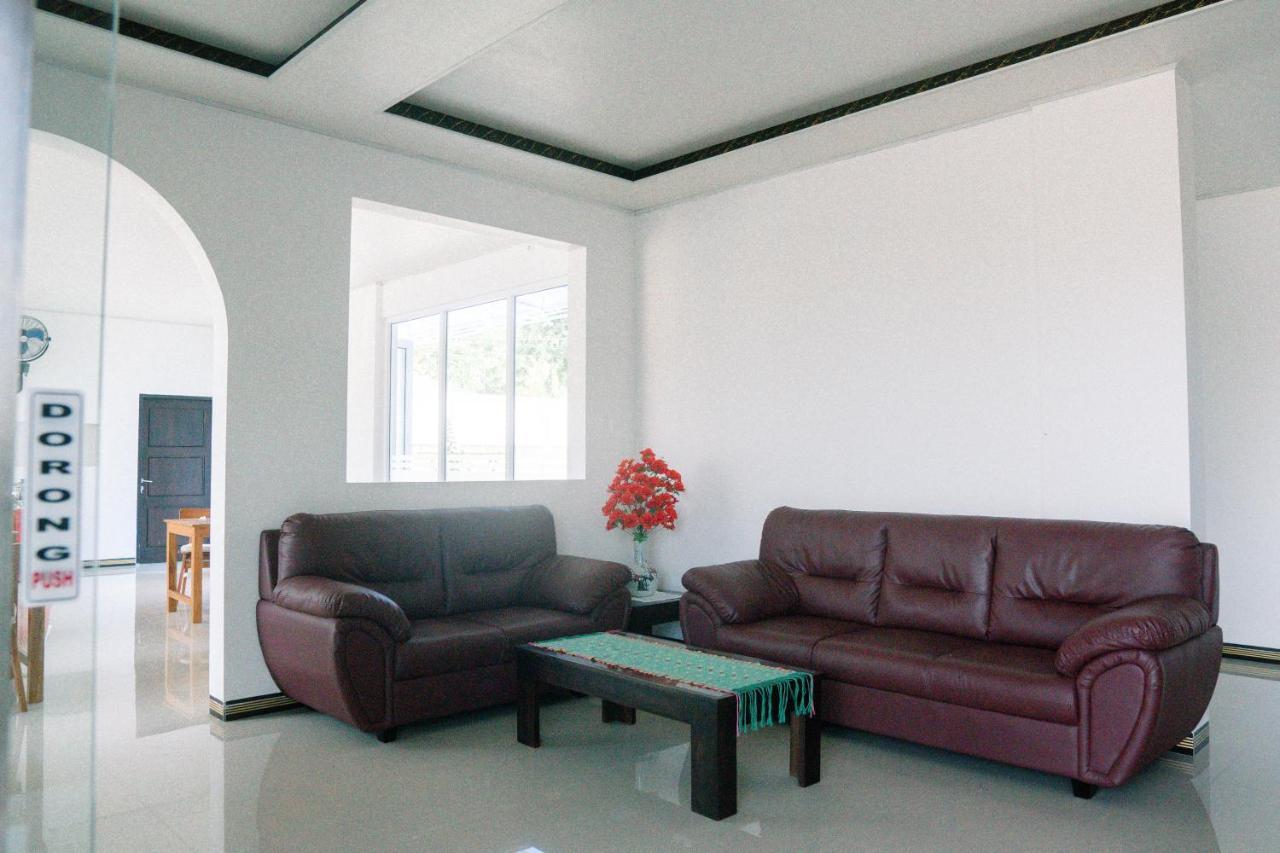 Christika Homestay Labuan Bajo Luaran gambar