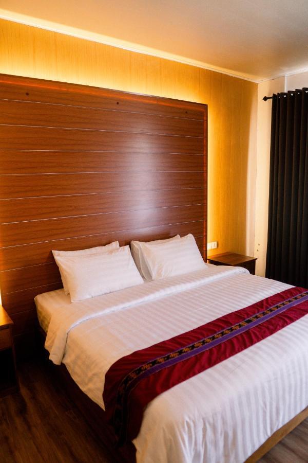 Christika Homestay Labuan Bajo Luaran gambar
