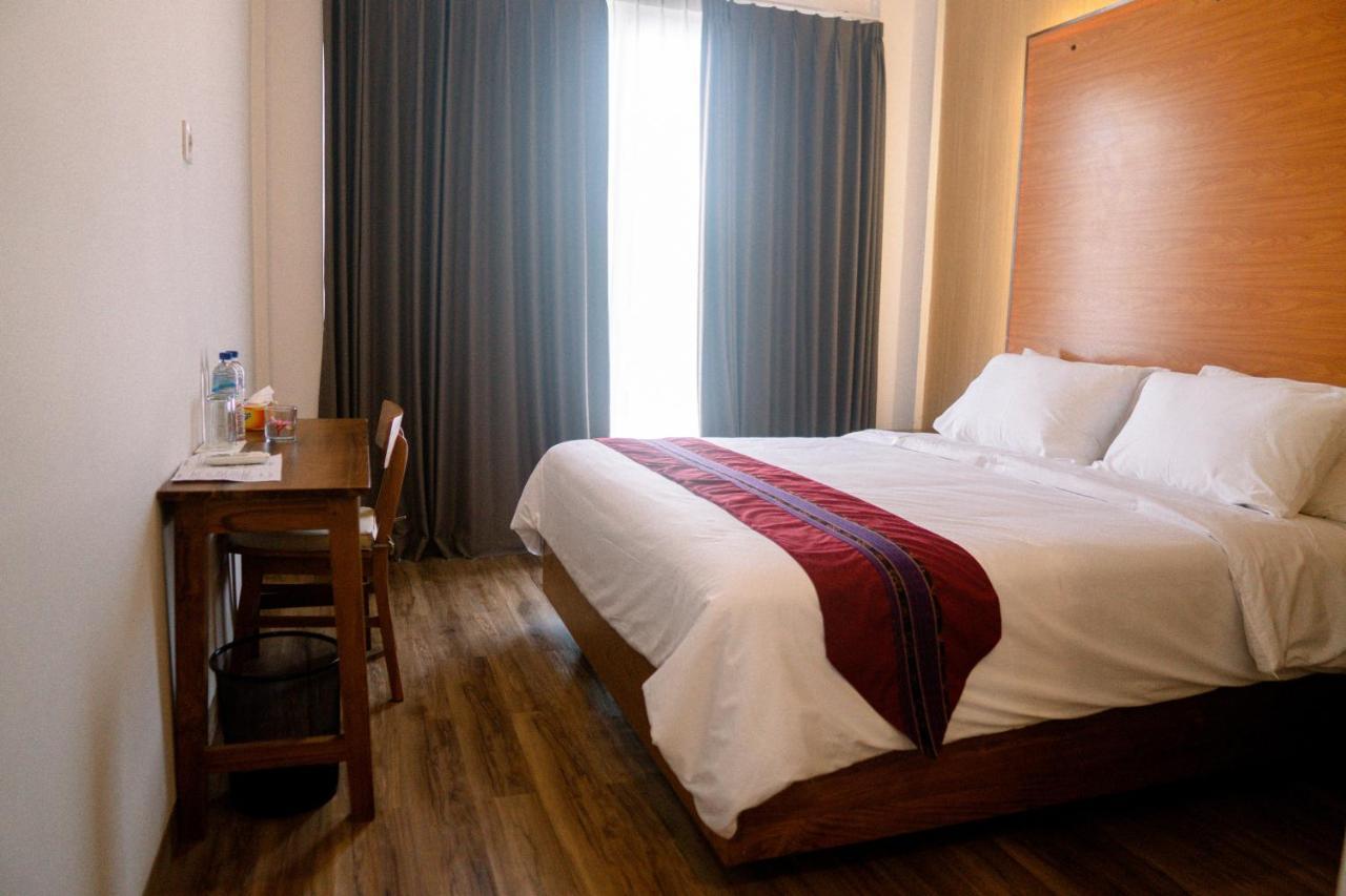 Christika Homestay Labuan Bajo Luaran gambar
