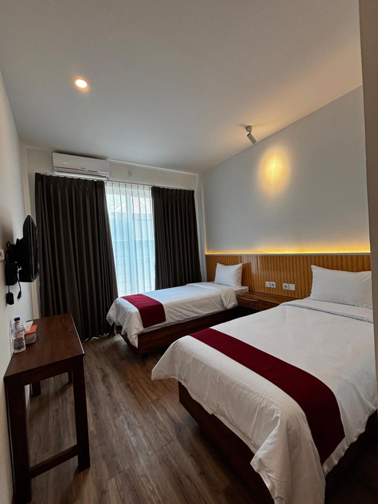 Christika Homestay Labuan Bajo Luaran gambar
