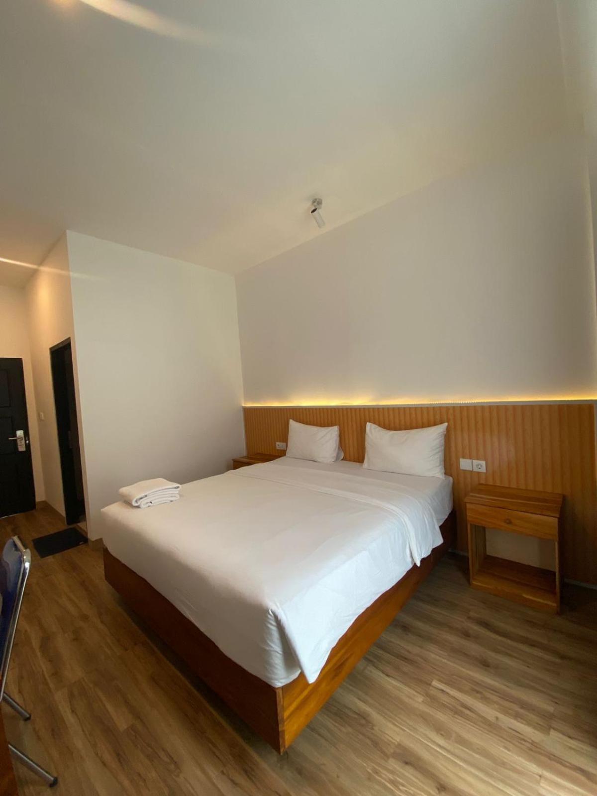 Christika Homestay Labuan Bajo Luaran gambar